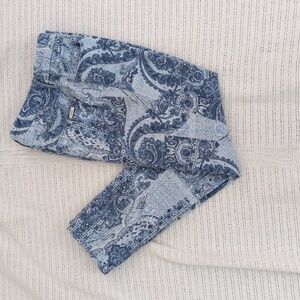 Chico's 5 Pocket Blue Paisley Jeans Tapered Leg So Slimming Size 0.5 (US Size 6)